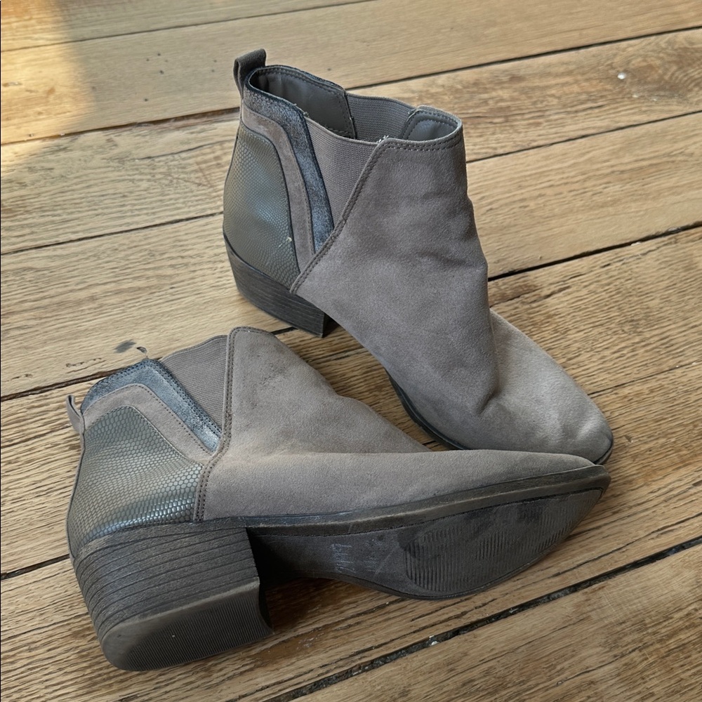 Brown suede and Gray madden girl Ankle Boots sz 8.5